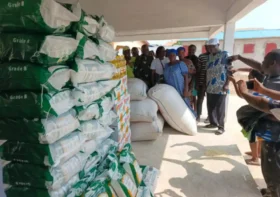 Salubrité publique à Avépozo : plus de 200 femmes soutenues par la Fondation FADI en kits alimentaires