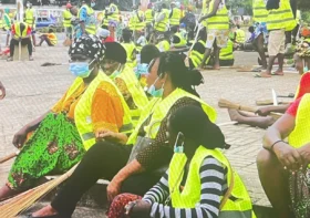 Opération de salubrité publique avec les femmes FADI de la commune du Golfe 4