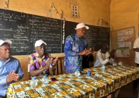 Poursuite de la tournée de l’Honorable Wona dans les centres de remise à niveau